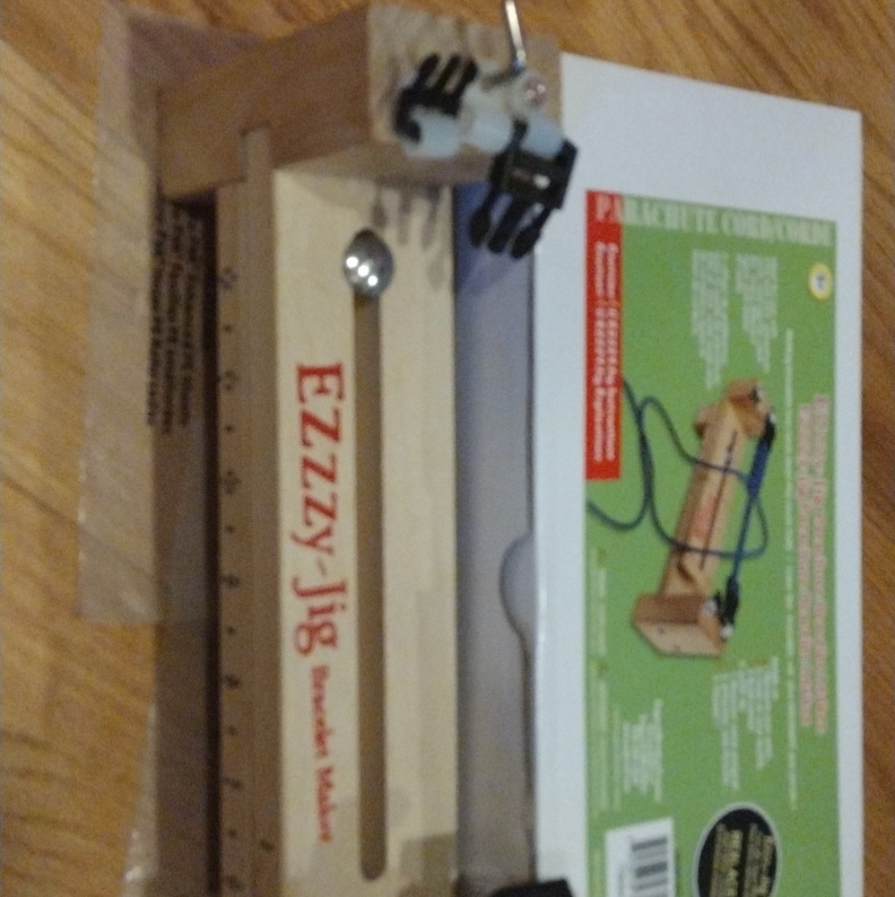Ezzzy-Jig Parachute Bracelet Maker